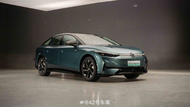 一汽-大众 ID.7 VIZZION 首发版的指导价公布了，为 23.777 万。换句话说，ID.7 VIZZION 两驱顶配的价格就是 23.7 万元，目前购车还送保险权益。配图