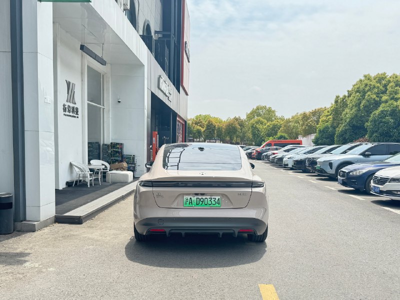 噢，因为转让这个车买SU7，貌似还能吃个10000补贴？那岂不是有些少亏了1W。所以有补贴的时候买车是真的香！🐱配图
