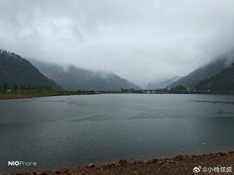 讲究一个“来都来了”，下雨也要去看神仙居！😁配图