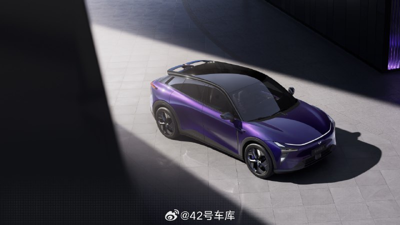 極越 01 到 15:00 舉辦下線儀式，並開啓預訂。配圖