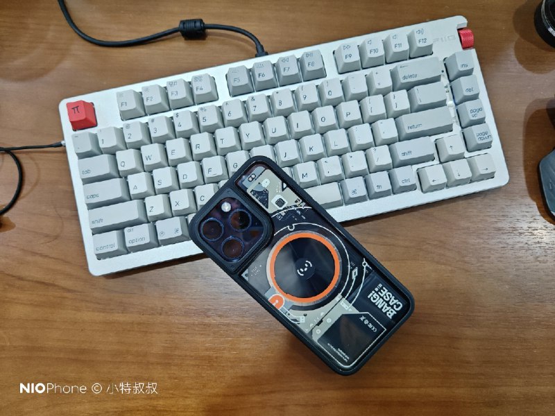 @老麦煮机@少数派sspai 的新品，智能手机壳， Bang 壳！牛逼！配图