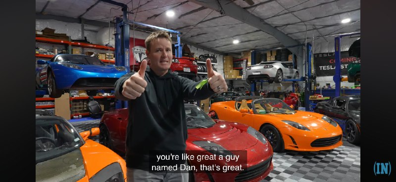 还记得之前中国港口出现的 3台全新 Roadster？配图