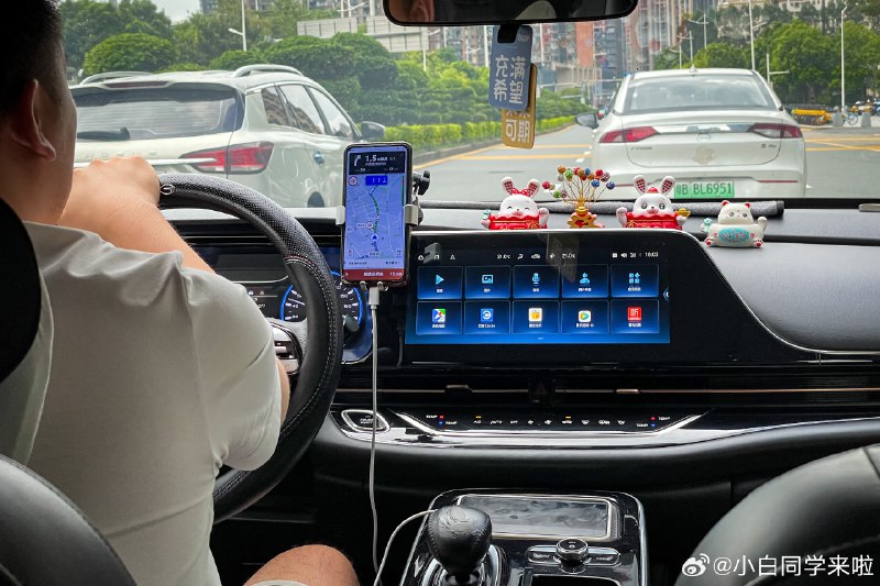 关键是，后挡的防晒布还放反了，这不应该是反光面朝外嘛🧐#新能源汽车##42how#配图