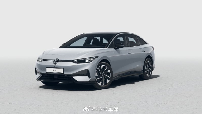 大众 ID.7 在德国开售了，目前预售价是 5.7 万欧元（约合人民币 44.89 万）和 ID.5 GTX 一个价。配图