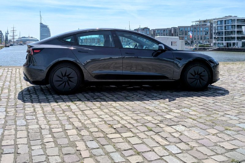 媒体评测 Model 3 后驱版性价比与效率配图