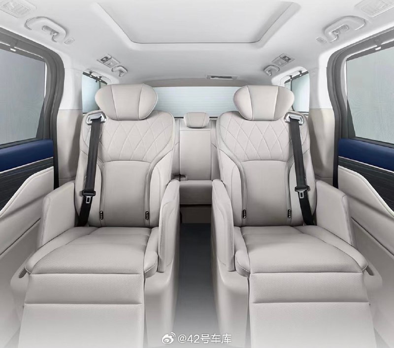 接下来，我们再来看看魏牌高山 DHT-PHEV 这辆车的空间表现。配图