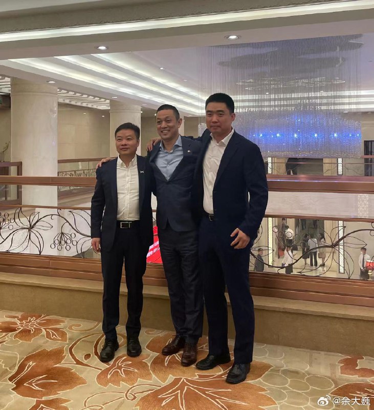 想起当年有家知名公司叫金利来，主打领带。现在西服衬衫都还穿，领带出现的机会越来越少了。 查看图片配图