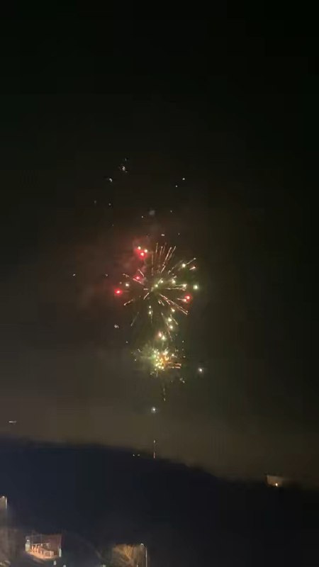 沙滩上的「花火大会」。 秦皇岛·阿那亚 Aranya于欣烈的微博视频配图
