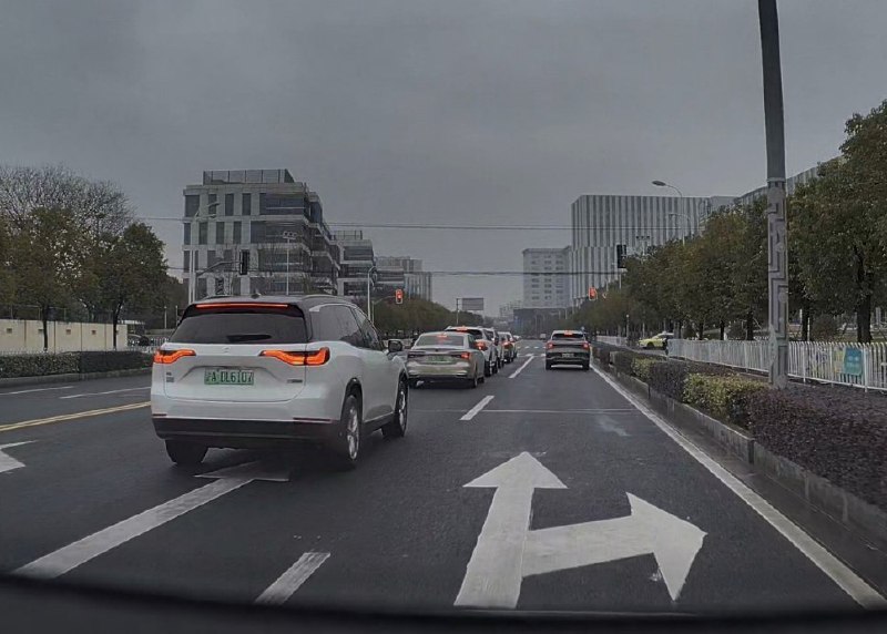 U1S1，上海确实是最文明驾驶的城市，所以也是辅助驾驶最友好的城市[允悲]。配图