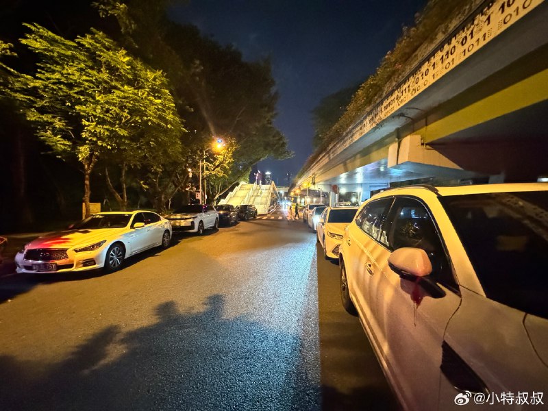 第二趴，桥底小罗 新派臭豆腐！配图