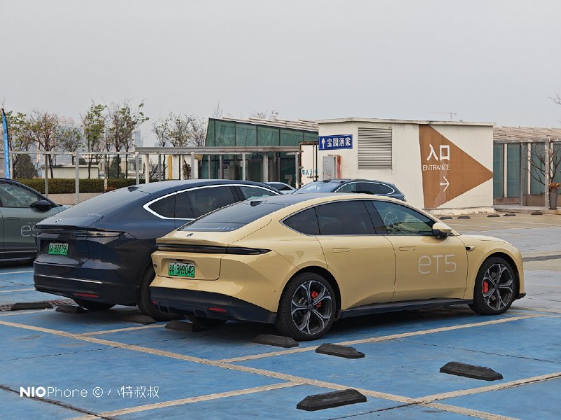 这该死的颜值，不是自己车，都忍不住掏出手机拍一下配图