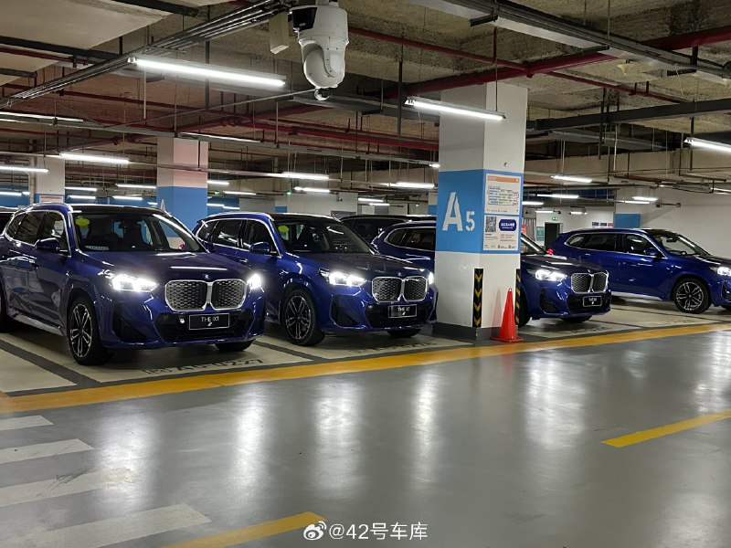 来宝马 iX1 的试驾了。配图