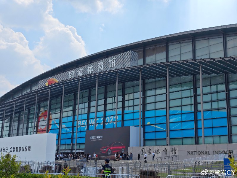 有等着在买享界 S9 的朋友吗？配图