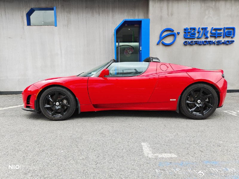 好久没把 Roadster 推出来晒晒太阳了！配图