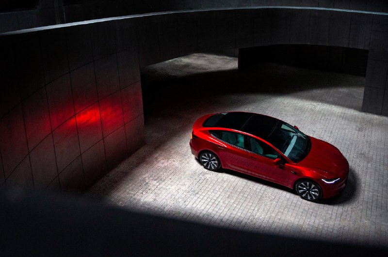 Model 3 Highland Ultra Red 官圖一組配圖