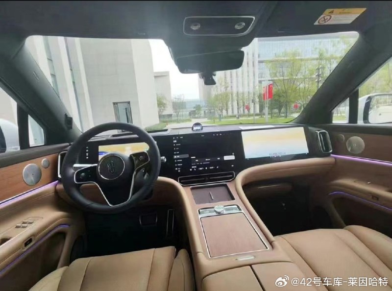 1,000 万以内最好的 SUV ——问界 M9 内饰曝光了。🧐配图