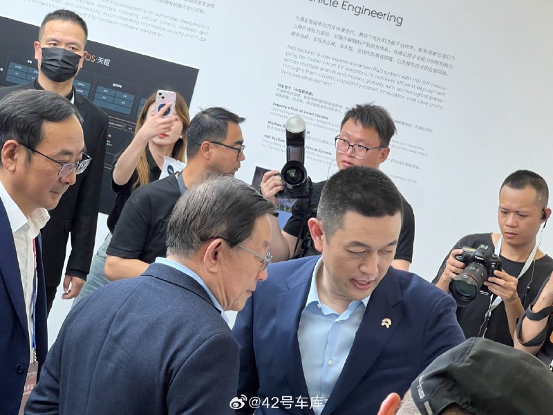万钢主席也来了，斌哥亲自介绍[doge]配图