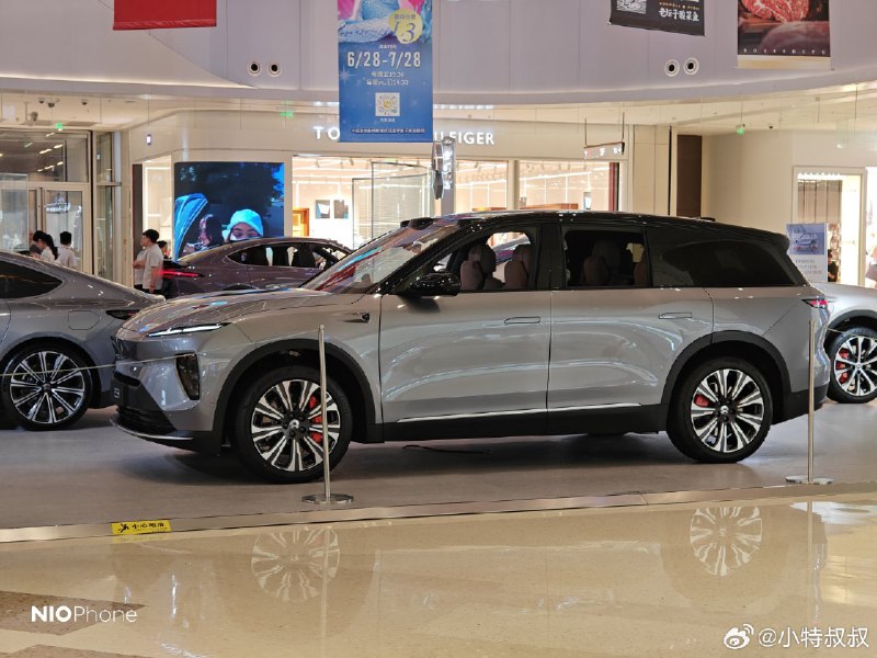 ES8 不知道什么时候悄咪咪上了月辉银，真帅啊[苦涩]配图