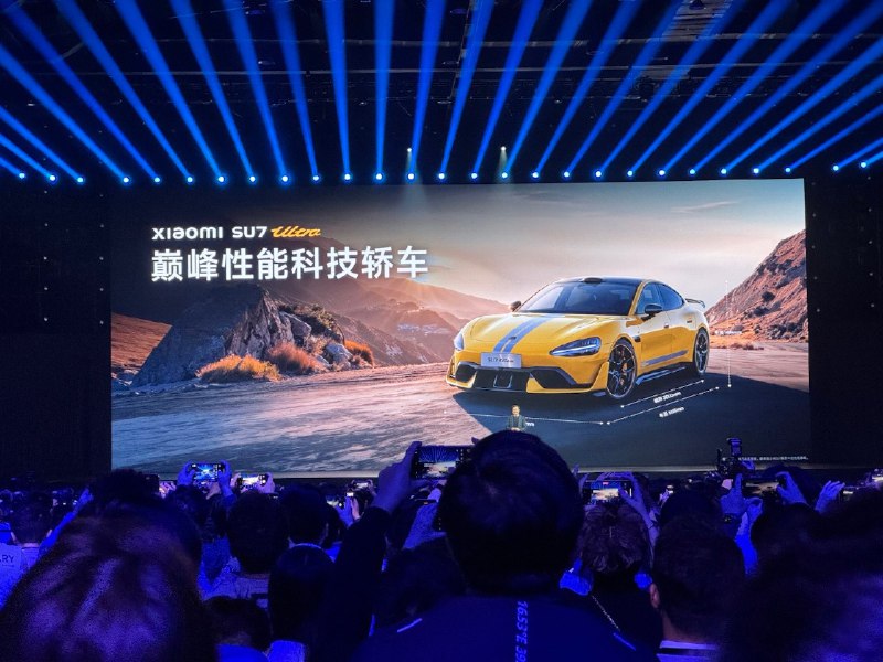 小米 SU7 Ultra 是一輛巔峯性能科技轎車配圖