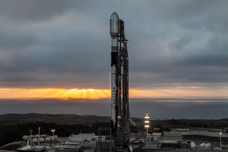 SpaceX 发布猎鹰 9 号发射倒计时与气象条件配图