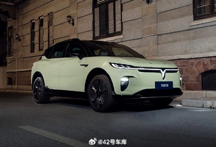 岚图知音华为智驾版售价在 25 万左右？配图