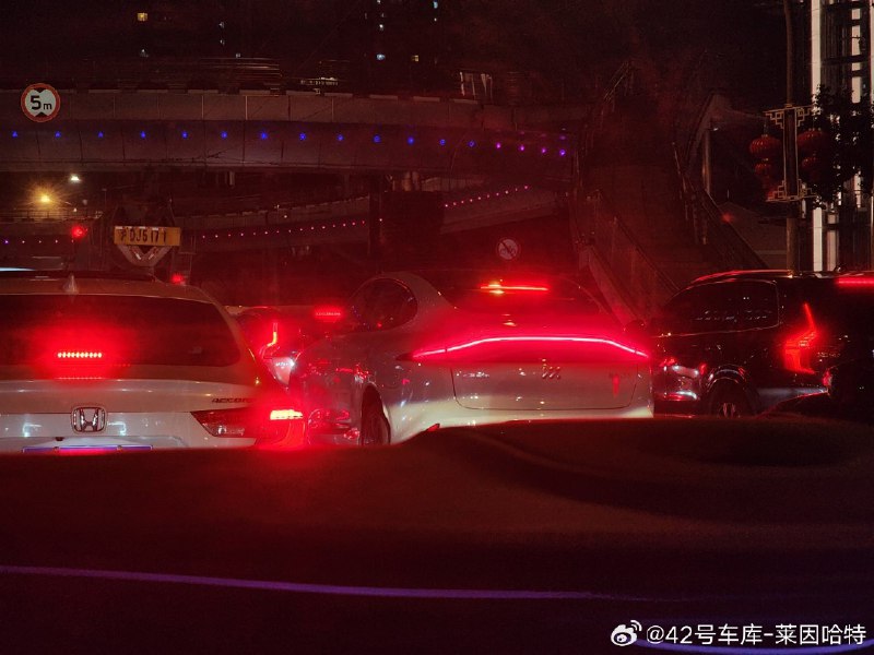 身边已经有两位朋友买 LS6 了，主打一个性价比[二哈]配图