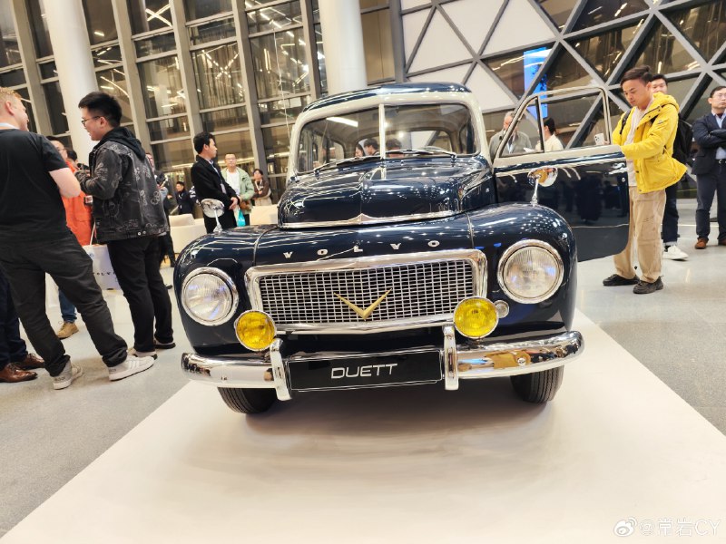 沃尔沃即将发布自己的EM90 MPV，现在选择的故事来自这辆70年前的杜埃特，来佐证沃尔沃向来就有生产多用途乘用车的基础。配图