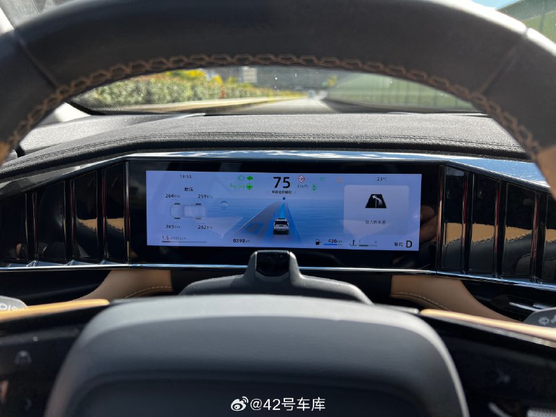 因为价格的原因没法上激光雷达，所以博越L 上的这套 NOA 用的是有图，只能在高速高架上使用，这套 NOA 会在12月下旬开始分批次推送，全国范围内均可使用。配图