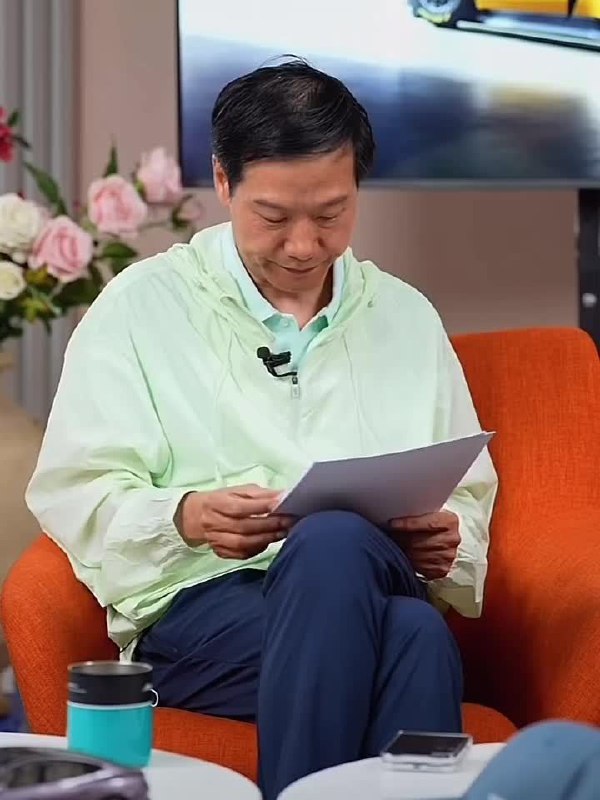 造車是真苦啊，這個畫面看着雷總老了好多啊。視頻封面
