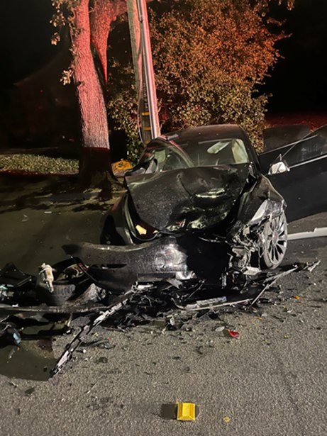 Incredible accident & wreckage. 3 minors are said to walk away with minor injuries.配图