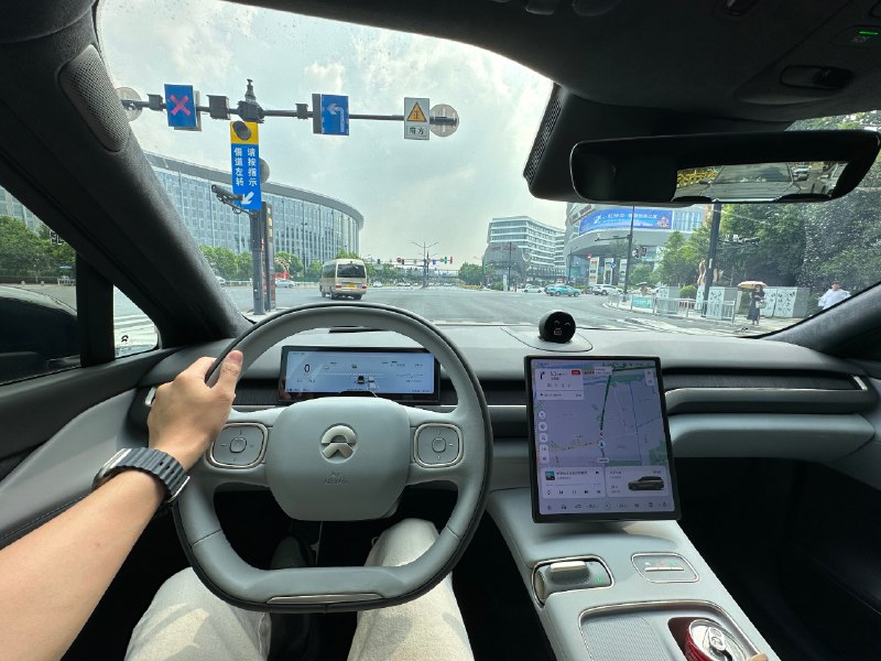 開着最好的中國車，去提最先進的中國車。配圖
