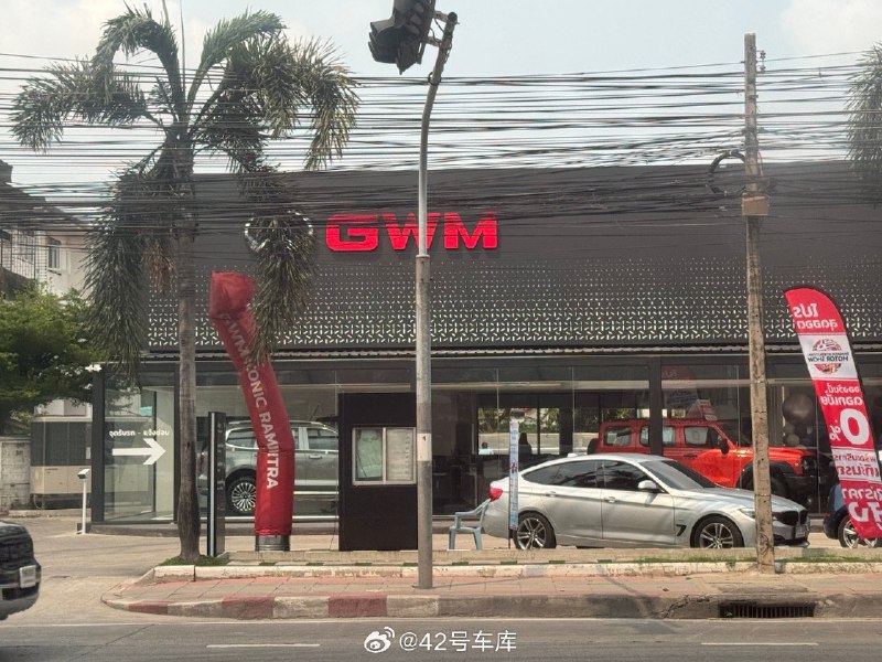来到长城汽车位于曼谷的合伙人门店。配图