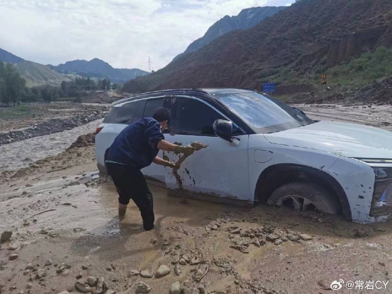 蔚来的道路救援是真救啊。配图