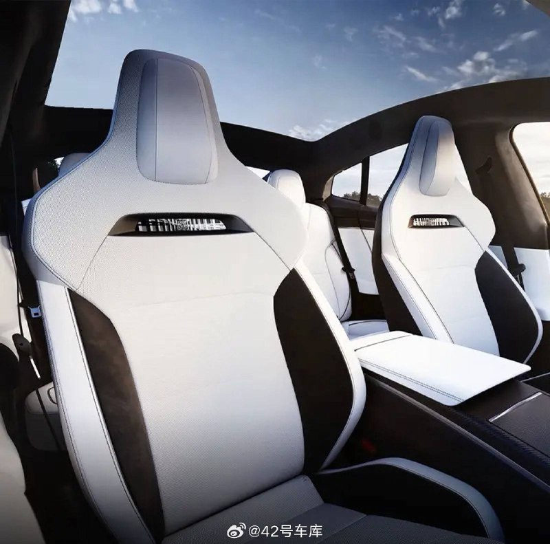 4 月 12 日，特斯拉官方宣布 Model S Plaid 全新运动座椅正式上线。配图