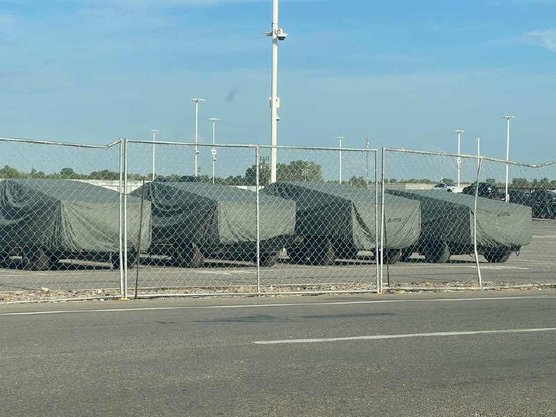 NEWS: At least six covered Cybertrucks spotted today by Reddit user u/ProgrammaticallyLab9.配圖