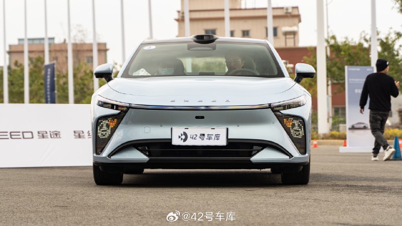 关于星纪元 ES 车外一些有意思的点，来给大家俩聊。配图