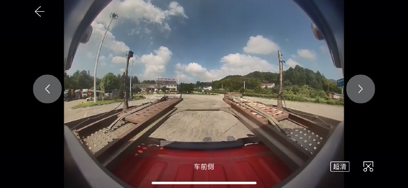 蔚来 全系标配的内置ETC，不用占用前挡一块区域，激活流程也很简单。配图