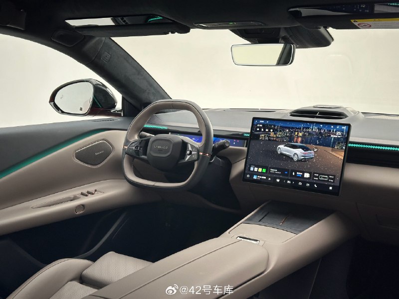 领克 Z10 的内饰设计，风格上是比较简约的，要比 07、08 都更加简约，同时提供深色和浅色两种风格。深色就是我们实拍的这套，其实视觉效果上也并不深，有种灰咖色。浅色就是把灰咖色换成了白色。配图
