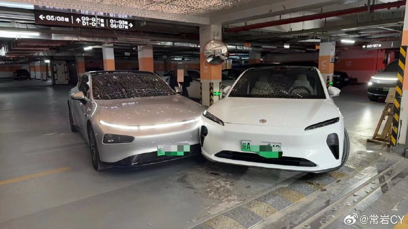 这张蔚小理的合影可真不一般🤭配图