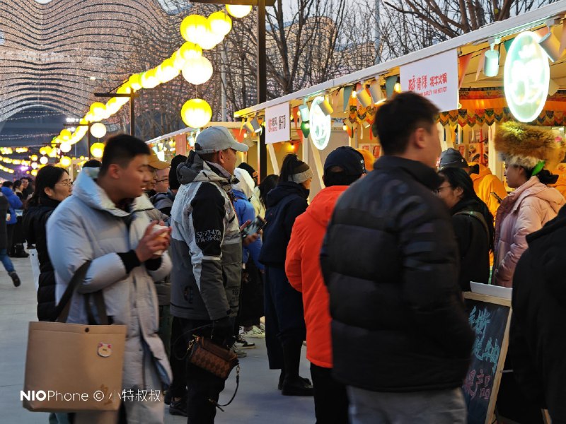 #nioday# 这车主集市氛围，比我上次去西双版纳的夜市还给力！[允悲]西安·西安奥体中心配图