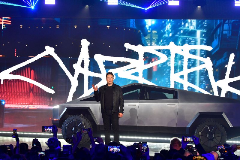 It's been 1,332 days since @elonmusk originally unveiled the Cybertruck on stage in Nov 2019. Today, @Tesla officially built the first one at Giga Texas.配图