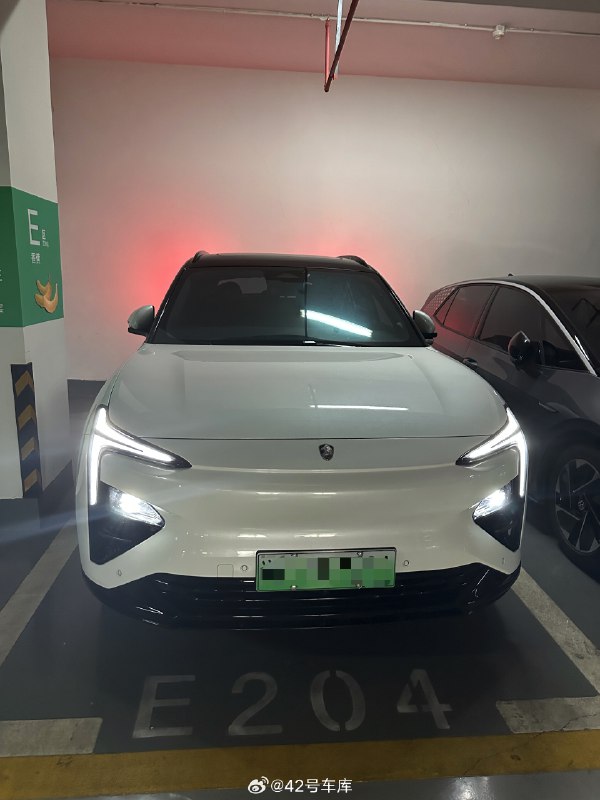 编辑部来了一台恒驰 5 ，刚才稍微开了一下。配图
