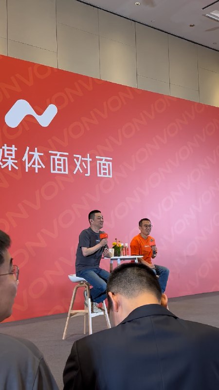 关于乐道 L60 的定单，李斌表示，总之一句话，爆单了。配图