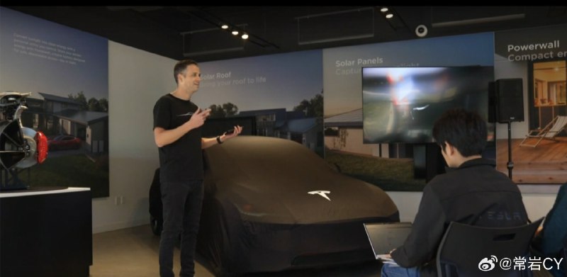 法国一家电视台今天意外放出了 Model 3 新款高性能版的媒体活动画面。配图