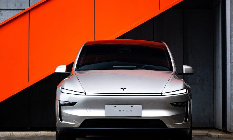 特斯拉新款Model Y L在澳大利亚运输途中被目击配图