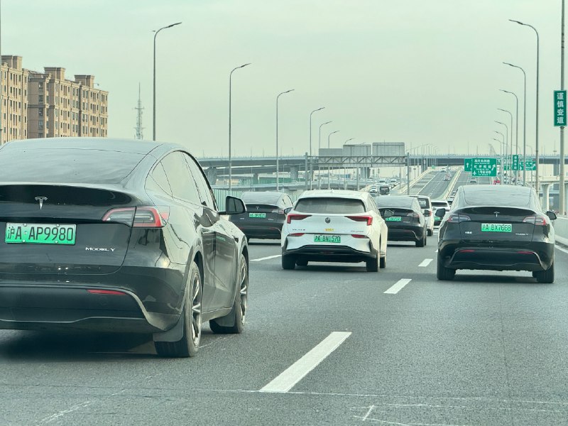 果然是全世界最暢銷的車型，Model Y。配圖