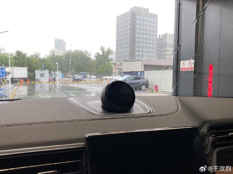 是，有次我在高速服務區換電也有指示燈，辨別不出來是二代還是三代站。😂//@周婉君童鞋:有些二代站也有這個燈，有些沒有配圖