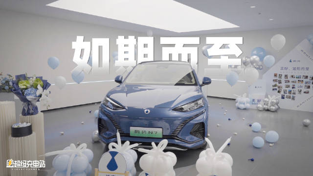 在腾势 N7 上市发布会的时候，赵长江开玩笑说，「常老师估计漂不了啊太重了」。配图