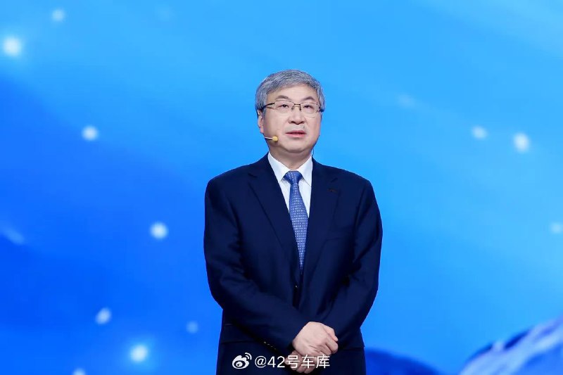 补充昨晚在星纪元 ES 上市发布会上尹同跃说的一句话。配图