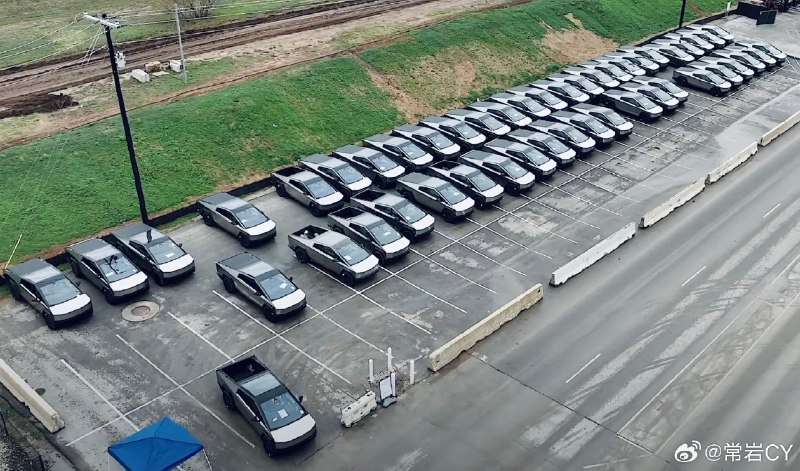跟踪Giga Texas的航拍照片显示，现在工厂范围内有总共63辆Cybertruck。配图